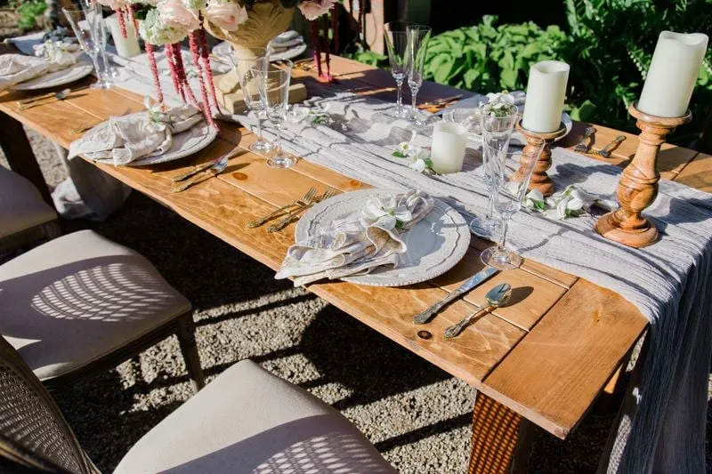 Outdoor dining, non-standard room setup.